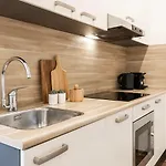 With A Kitchen And Bathroom - Vilmos Old דירה *