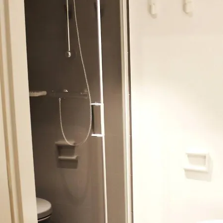 With A Kitchen And Bathroom - Vilmos Old Appartement Tilburg