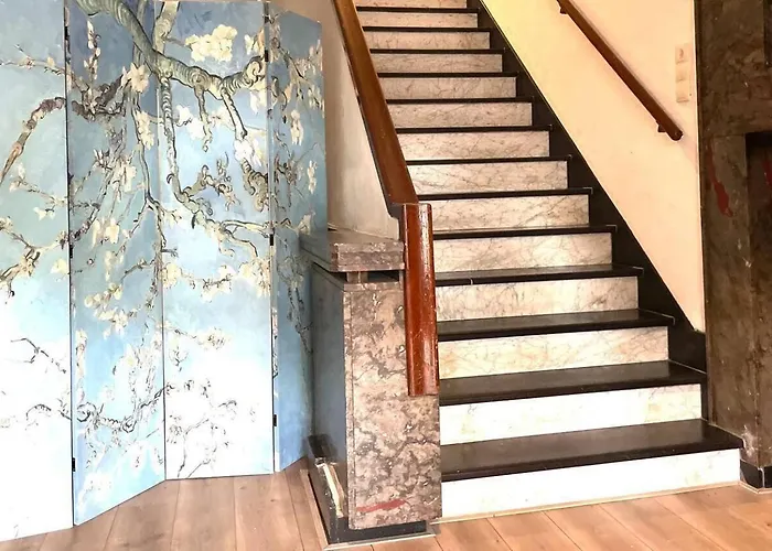 With A Kitchen And Bathroom - Vilmos Old *