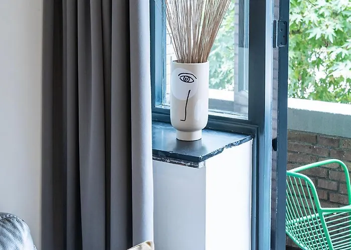 With A Kitchen And Bathroom - Vilmos Old Tilburg