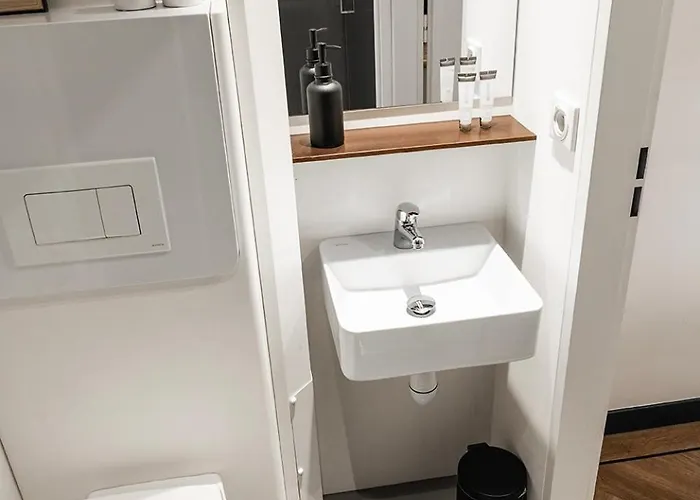 With A Kitchen And Bathroom - Vilmos Old Tilburg