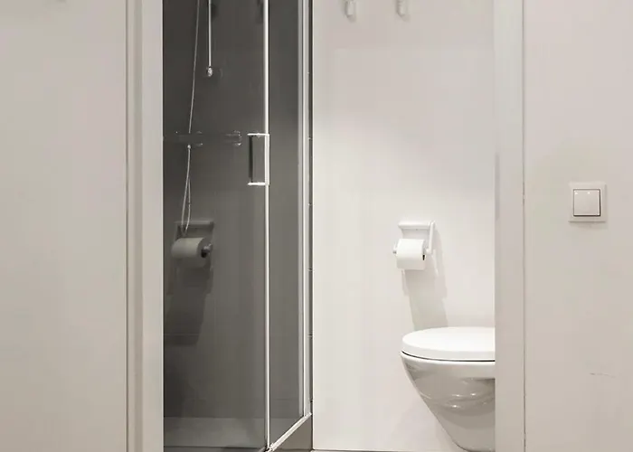 With A Kitchen And Bathroom - Vilmos Old