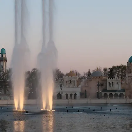 With A Kitchen And Bathroom - Vilmos Old