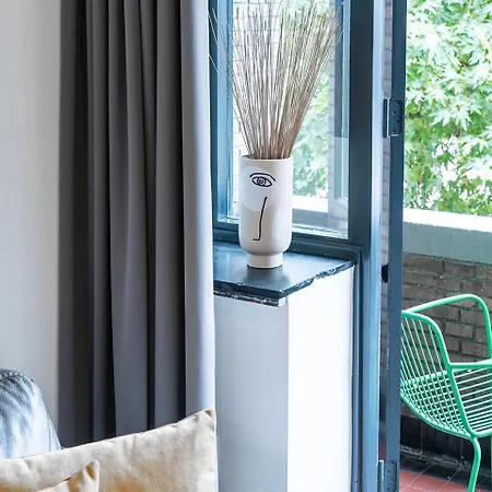 With A Kitchen And Bathroom - Vilmos Old ティルブルグ