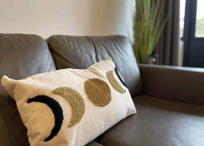 With A Kitchen And Bathroom - Vilmos Old * Тилбург